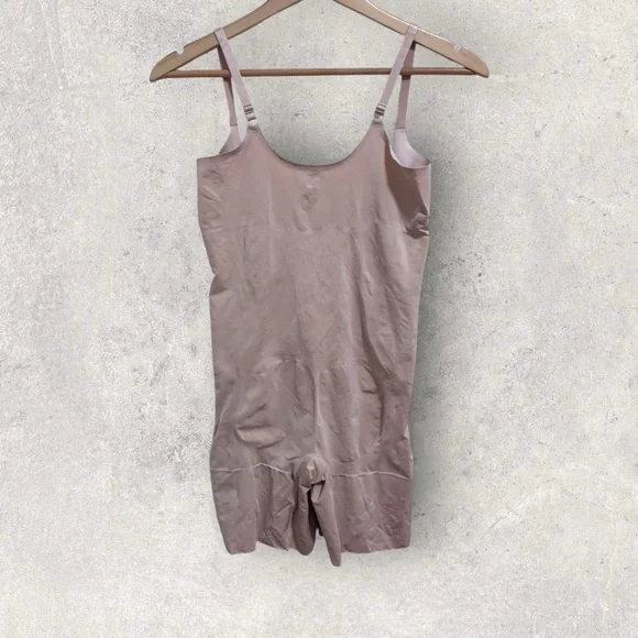 nwt SPANX open bust mid thigh bodysuit - Picture 3 of 4